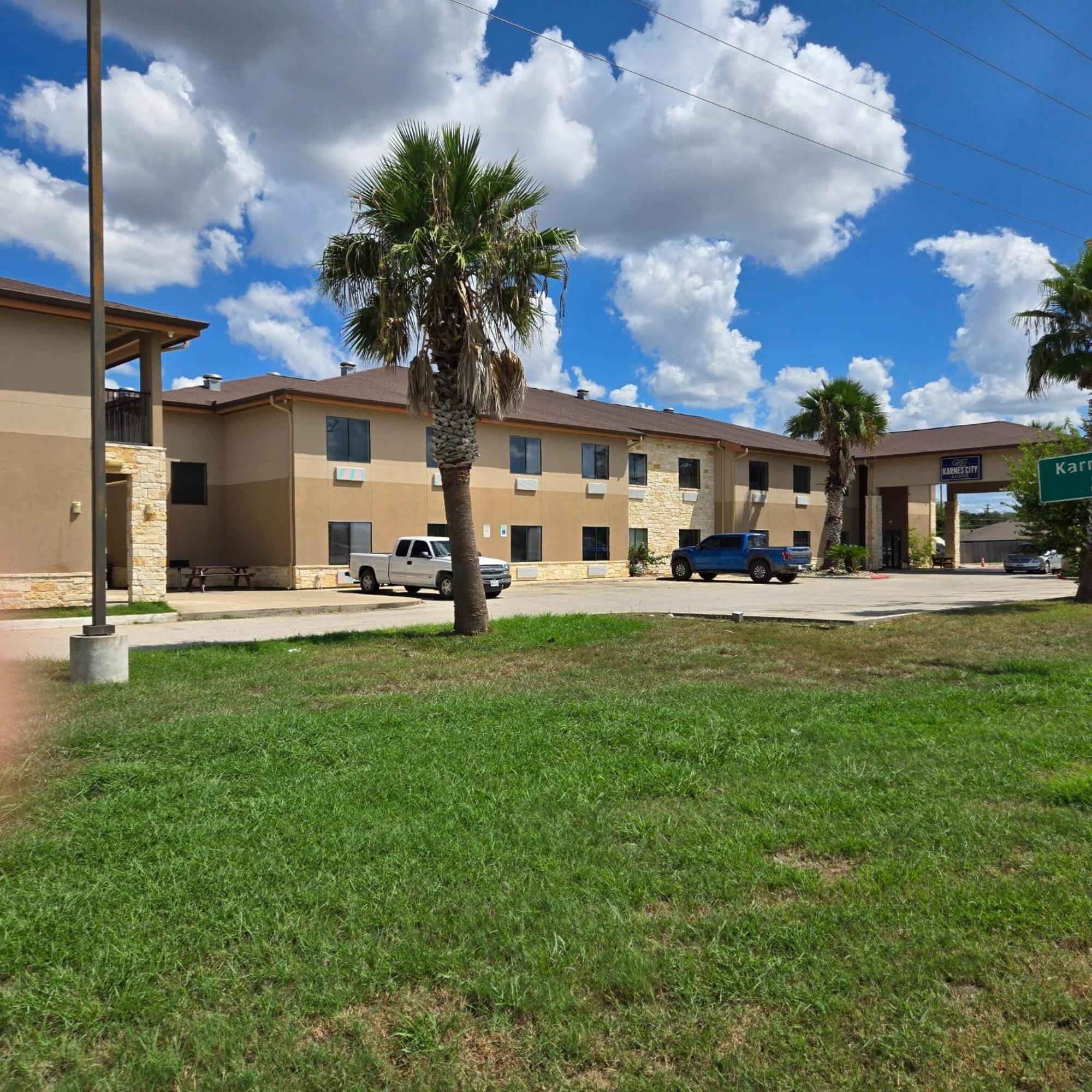 Karnes City Lodge Екстериор снимка